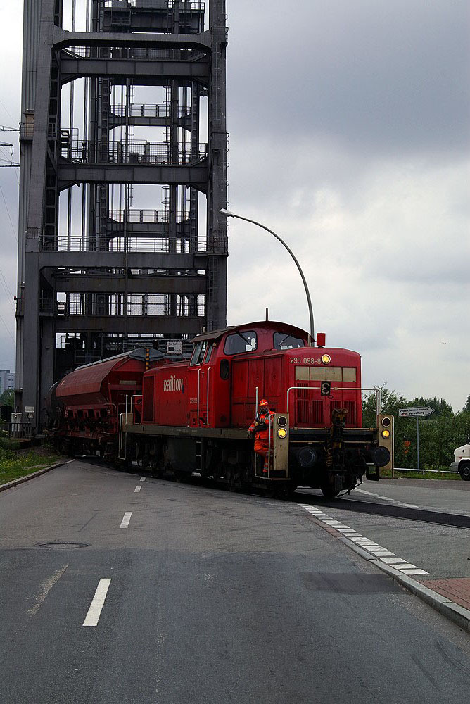 https://www.eisenbahnfotograf.de/datei/Mai 1981/6001314 DB 295098 Rethebruecke 2.6.07.jpg